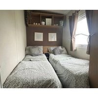 Harwhich - 4 Bed Caravan - Sleeps 10 - Pool