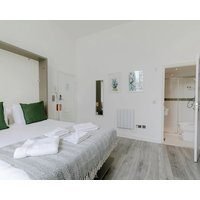 Stylish & Bright Studio In Kensington