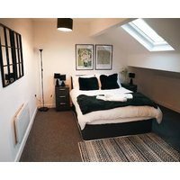 Modern Freshly Furnished Apartment City Centre Foster Square