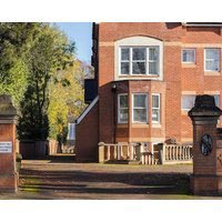 Modern 2-bed Apt In Leamington Spa Free Parking