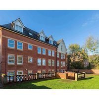 Modern 2-bed Flat | Sleeps 5 + Private Parking