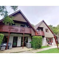 Located In A Leafy Spot On The Tolroy Manor Holiday Park. Surrounded By Grassy Areas And Trees