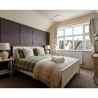 Broadway Country Chic Cottage