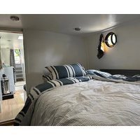 London Dutch Barge - Sleeps 4 & Cosy Fireplace