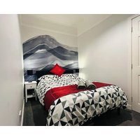 Ground Floor Entire Holiday Apartment - Self Check In/out - Perfect For 6 Guests