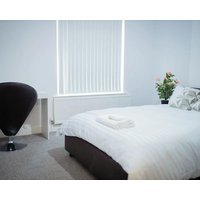 Cozy luxury And Stylish Two Bedroom Homenwith Garden Gym & Work Spaces.