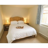 Hide-a-way Romantic With A Garden In Weymouth