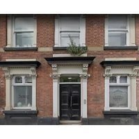 The Florist: Close To Hospitals & Train Station 2x Free Private Parking Spaces!