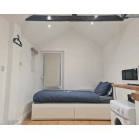 Cozy Detached Studio Retreat with Kitchen & Bath