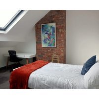 4 Bedroom House In Leeds