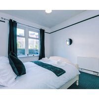 Chic Victorian 2 Bed Duplex Flat Sleeps 4 Pet Friendly Free Parking.