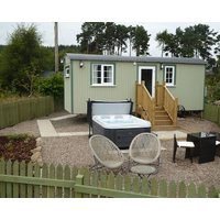 Shepherds View - A Tiny Home That Sleeps 2 Guests In 1 Bedroom