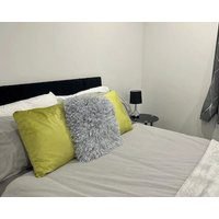 Sleek Oasis 2 Bed Croydon Sleeps 6