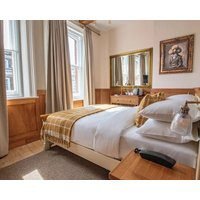 The Old Farmhouse Pub and Rooms