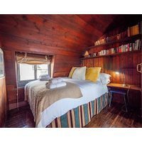 River View Apartment With Parking & Balcony