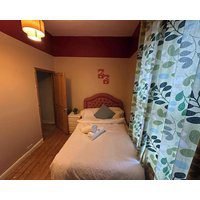 Spacious House- Parking Garden & Central Location