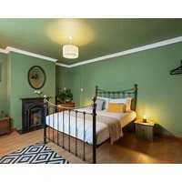 Brighton Break | Luxe King Bed + Free Parking