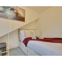 Top Floor Apartment In South Parade Pier