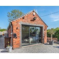 A Luxurious And Spacious Hideaway Tucked Away Close To The Village Of Meriden Awaits Your Visit.