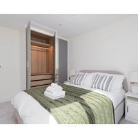 Taylor | Luxury 2 Bedroom Apartment With Balcony