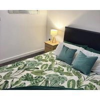 Trafford 1 Bed Apartment With Private Parking