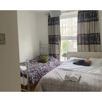 3 Bed Flat - Sleeps 6 - Parking - Wifi