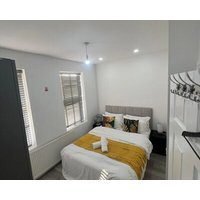 Luxury 1 Bed Flat 4 near Ilford Station .