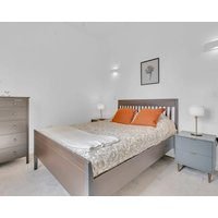 Smart Tv & Netflix | 20 Mins To Heathrow | Balcony