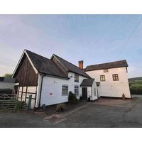 Green Dragon And Kitchen Pod - Sleeps 2 & Parking