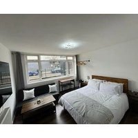 Studio B– Elegant Chic Retreat Near London Landmarks