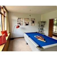 Spacious & stylish: games room huge garden peace