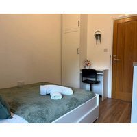 Compact Studio In Central Location With Excellent Transport Links.