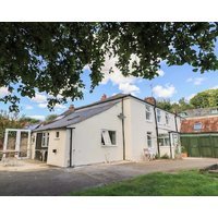 4 Bed-2 Bath-Bar-Pool Table-Library- Xmas venue