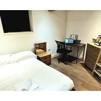 A Peaceful & Stylish Retreat in Vibrant London