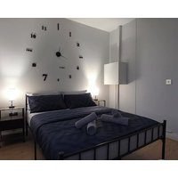 Near South Wimbledon Station 2BR Sleep 7 King beds