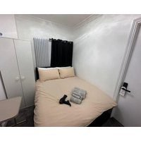 London Borough 5 min walk