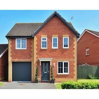 15 Mins Walk To City• Park 3 Cars•garden•shops•pub