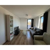 4 Bed 2 Bath Balcony Retreat - 15min-O2 Arena!