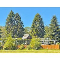 Tranquil Cabin Retreat- Sleeps 2 Parking