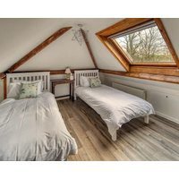 Tranquil Woodland Cottage 10-Min Drive to Clifton