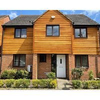 10 Guests - 5 Bedrooms - Free Parking - Lux House