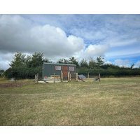 1 Bed Hut - Sleeps 2 - Parking - Smoking
