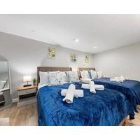 Battersea | Central London Access + Mini Bar + AC