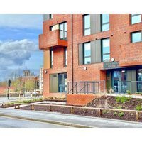 STUNNING APARTMENT WITH BALCONY WITHIN WALKING DISTANCE