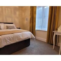 Spacious Town Centre Apartment - Home Away From Home with Great Wi-Fi