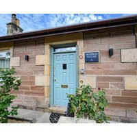 Harris House - sleeps 4 guests in 2 bedrooms