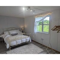 Cosy and secluded cabin in mansion grounds