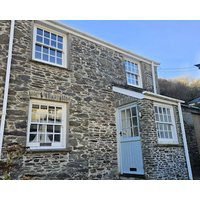 Bay Cottage - a cottage that sleeps 6 guests in 3 bedrooms