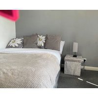 Modern 5BR house near Wolves stadium| perfect for contractors and Families.