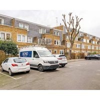 Charming 3 Bed House next to Train Station with AC